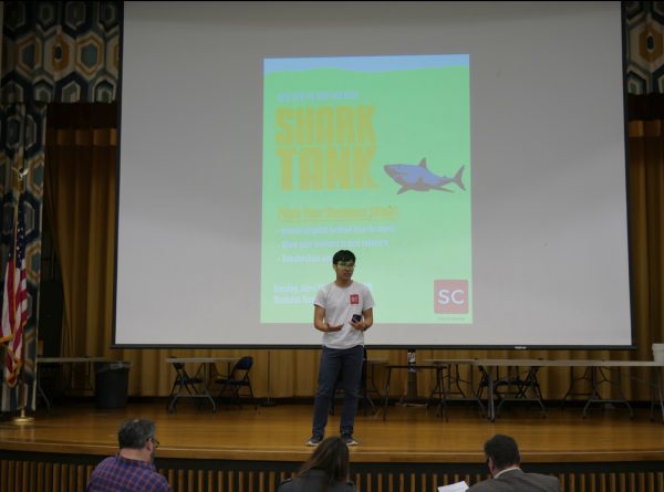 2023 graduate Kevin Zhang introduces last year’s Shark Tank event.