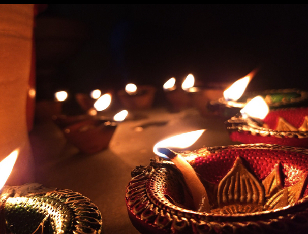 Image via Wikimedia Commons
https://upload.wikimedia.org/wikipedia/commons/d/dd/Diwali_celebration_India.jpg