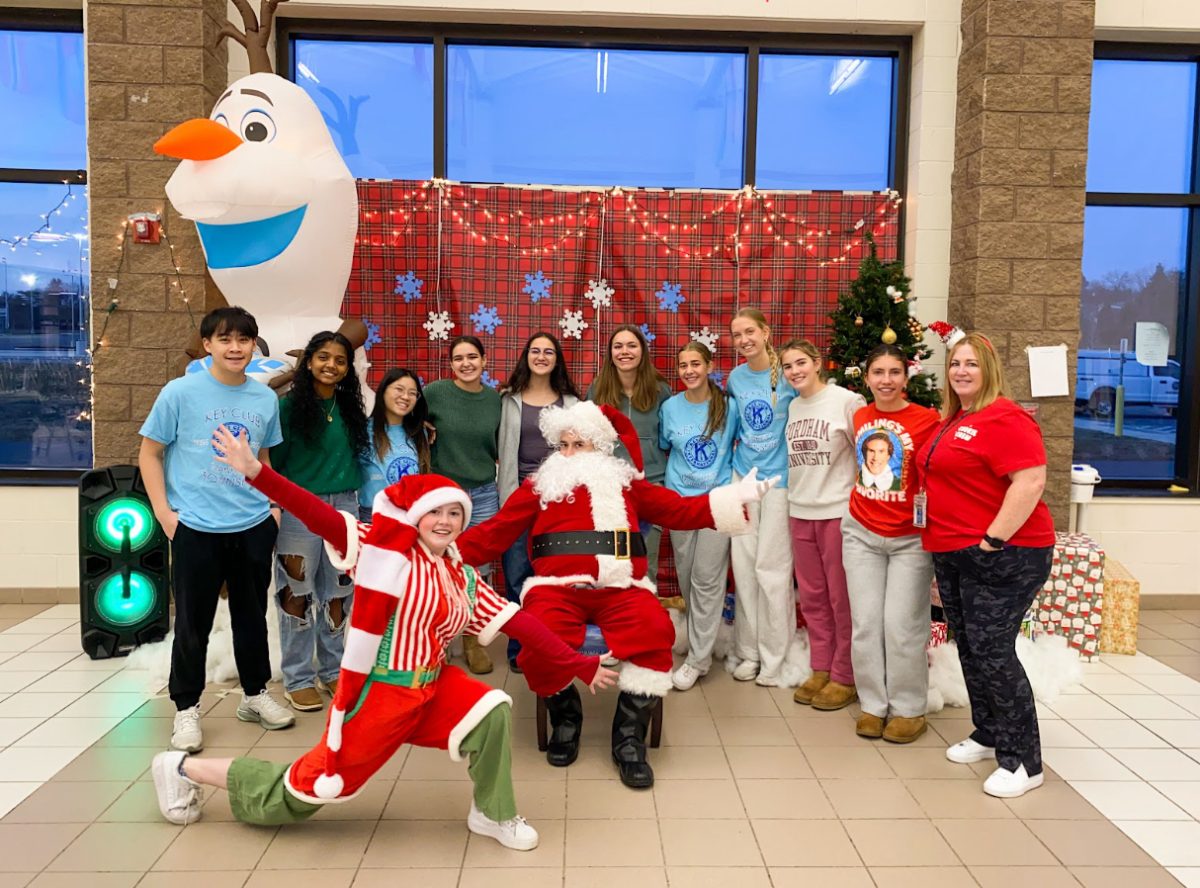 Key Club Hosts “Cookies With Santa” Event (Photos)