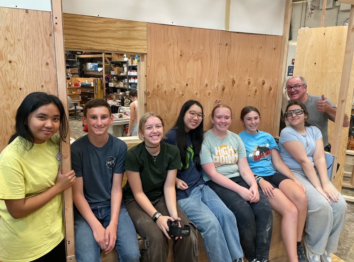 The build crew, courtesy of Mr. Cruz.
