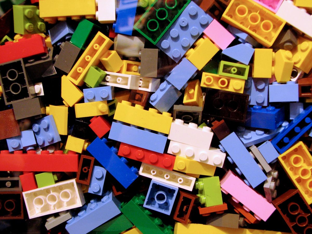 Image Credit: https://commons.wikimedia.org/wiki/File:Lego_bricks.jpg