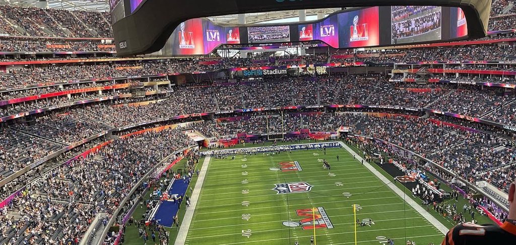 Image Credit: https://www.yourgolftravel.com/nfl-super-bowl-and-golf